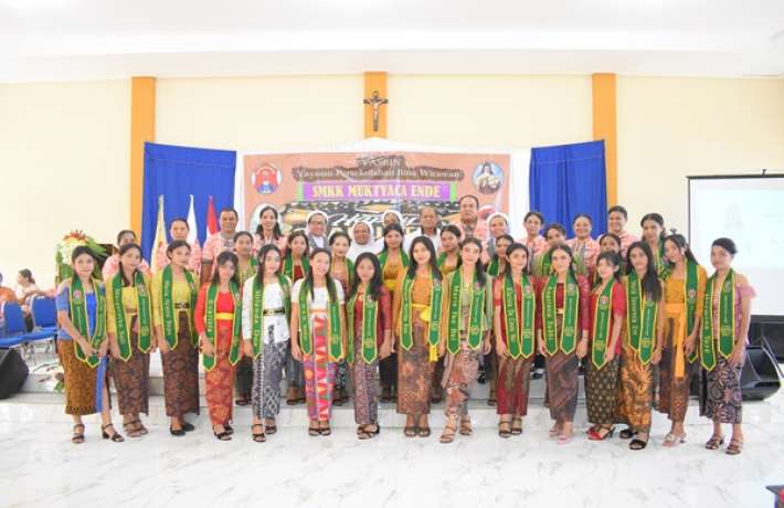 LULUS 100 PERSEN SMK KATOLIK MUKTYACA ENDE