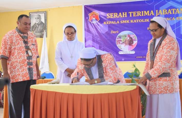  TONGKAT ESTAFET KEPEMIMPINAN SMK KATOLIK MUKTYACA ENDE